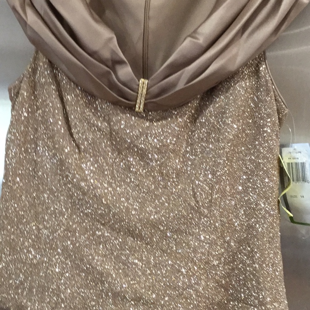 Dress - Picture 2 of 8